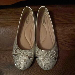 “WORN ONCE” GIRLS FLAT SHOES SIZE 6! SMOKE FREE HOME!